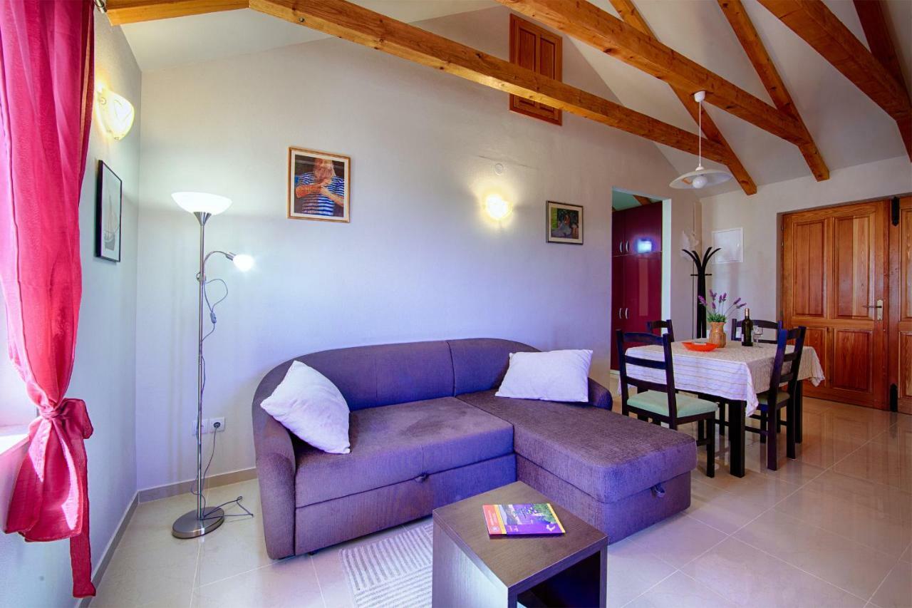 Betini Apartments - Authentic Island Escape Komiža Exterior foto
